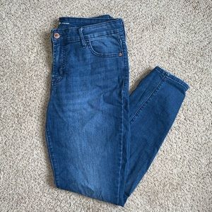 SOLD Old Navy Super Skinny Jeans